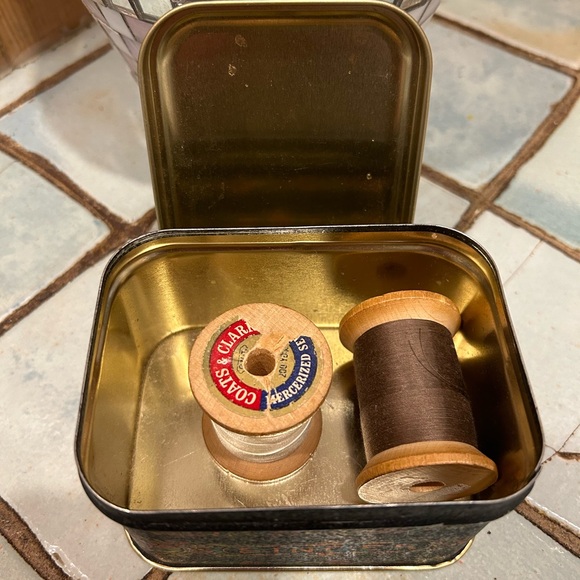 SINGER Sewing Machine 4"x3" Black and Rainbow Metal Tin Accessory Can with Lid - Picture 5 of 9